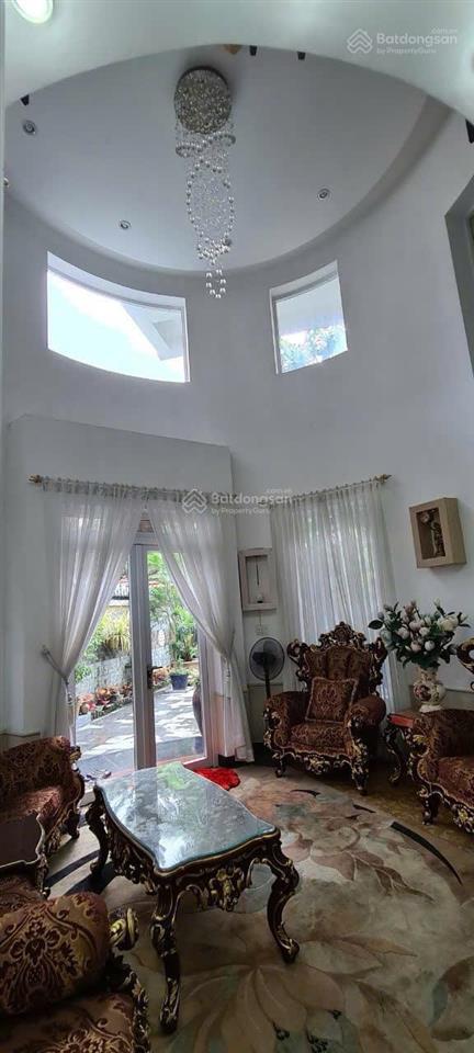 Biệt thự khu combound trần não q2 dt 300m2 4 tầng bảo vệ 24/7 an ninh và xung quanh đầy đủ tiện ích