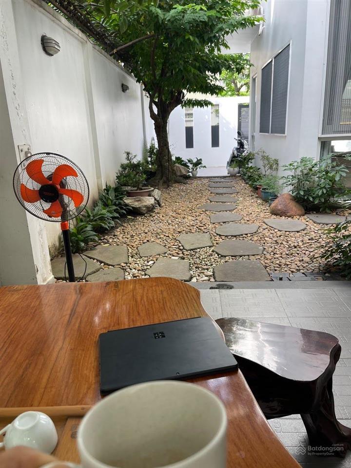 Biệt thự khu combound trần não q2 dt 300m2 4 tầng bảo vệ 24/7 an ninh và xung quanh đầy đủ tiện ích