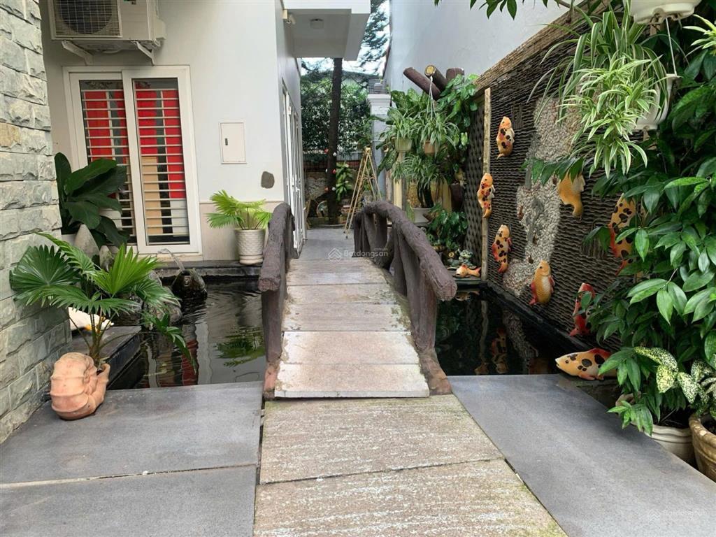Biệt thự khu combound trần não q2 dt 300m2 4 tầng bảo vệ 24/7 an ninh và xung quanh đầy đủ tiện ích