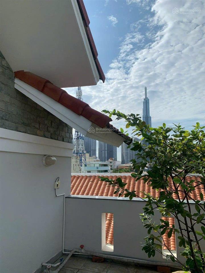 Biệt thự khu combound trần não q2 dt 300m2 4 tầng bảo vệ 24/7 an ninh và xung quanh đầy đủ tiện ích