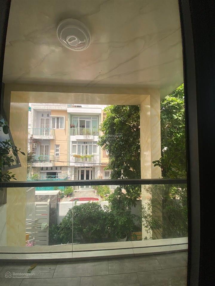 Biệt thự khu combound trần não q2 dt 300m2 4 tầng bảo vệ 24/7 an ninh và xung quanh đầy đủ tiện ích