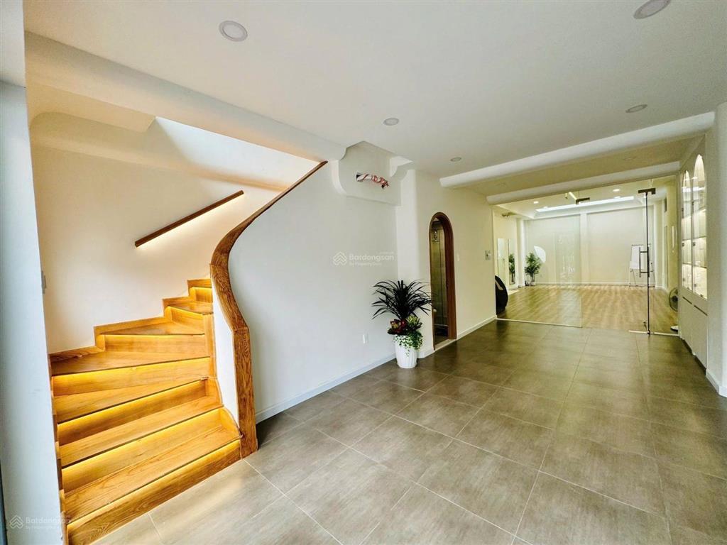 Nhà khu trần não q2 dt 115m2 kết cấu 4 tầng đang có dòng tiền 75tr/tháng giá giảm từ 38 tỷ về 33 tỷ