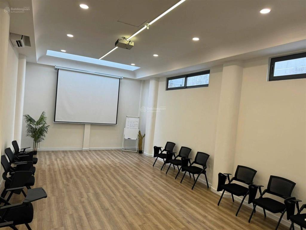 Nhà khu trần não q2 dt 115m2 kết cấu 4 tầng đang có dòng tiền 75tr/tháng giá giảm từ 38 tỷ về 33 tỷ