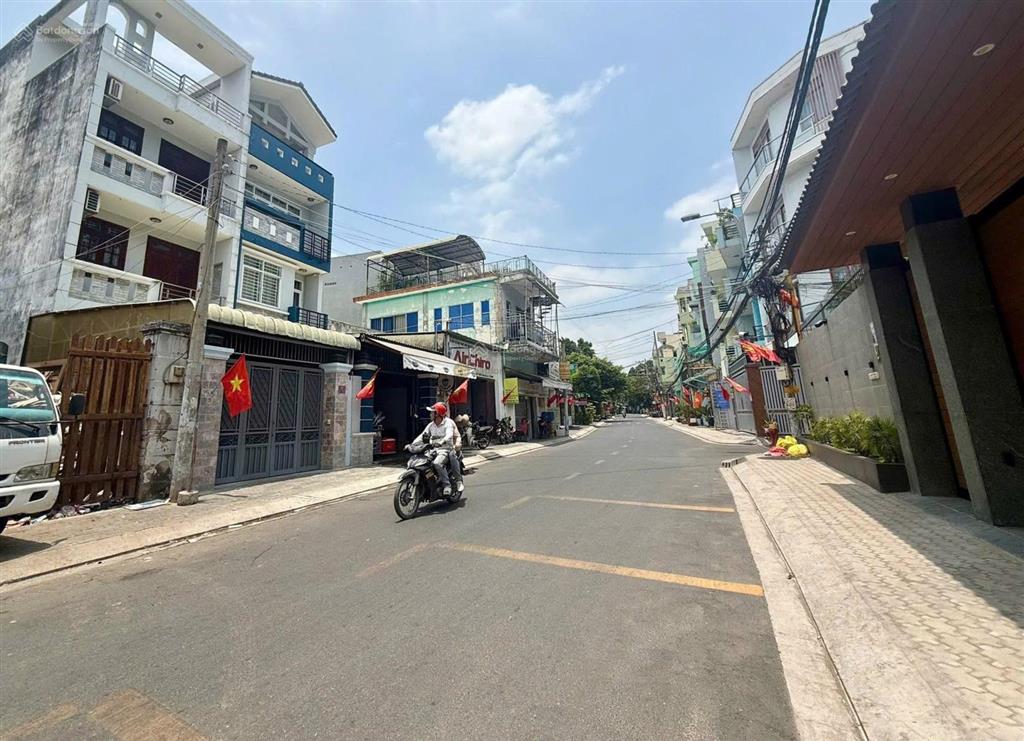 Nhà riêng 60m2 tọa lạc khu trần não q2 2 tầng giá ngợp chỉ 11,5 tỷ