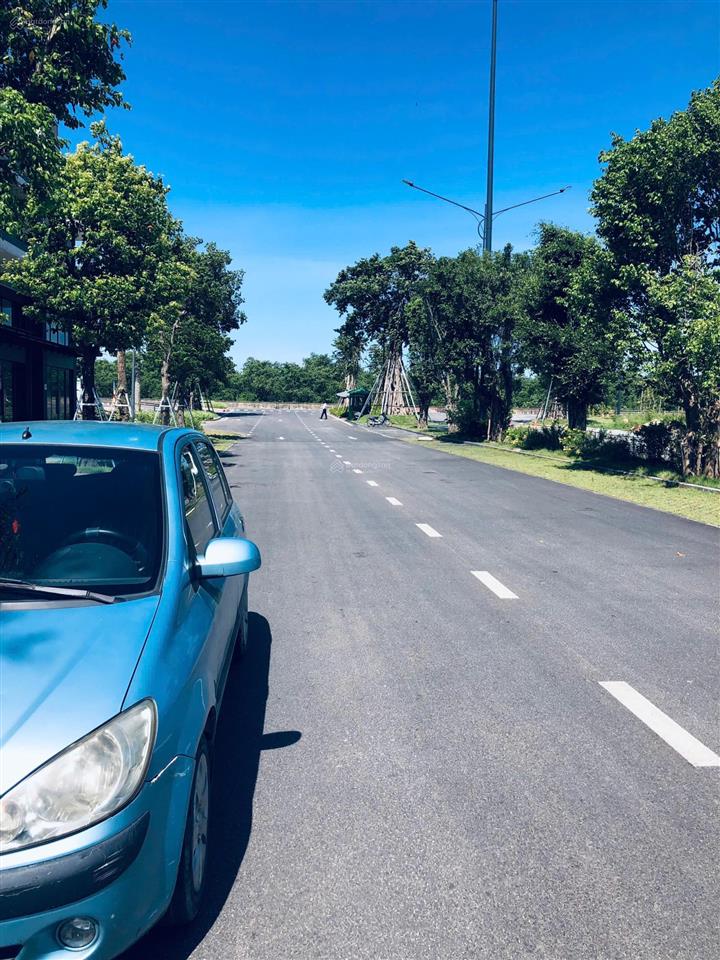 Chính chủ cần bán căn liền kề mặt đường âu cơ 34m  dự án eco central park vinh.