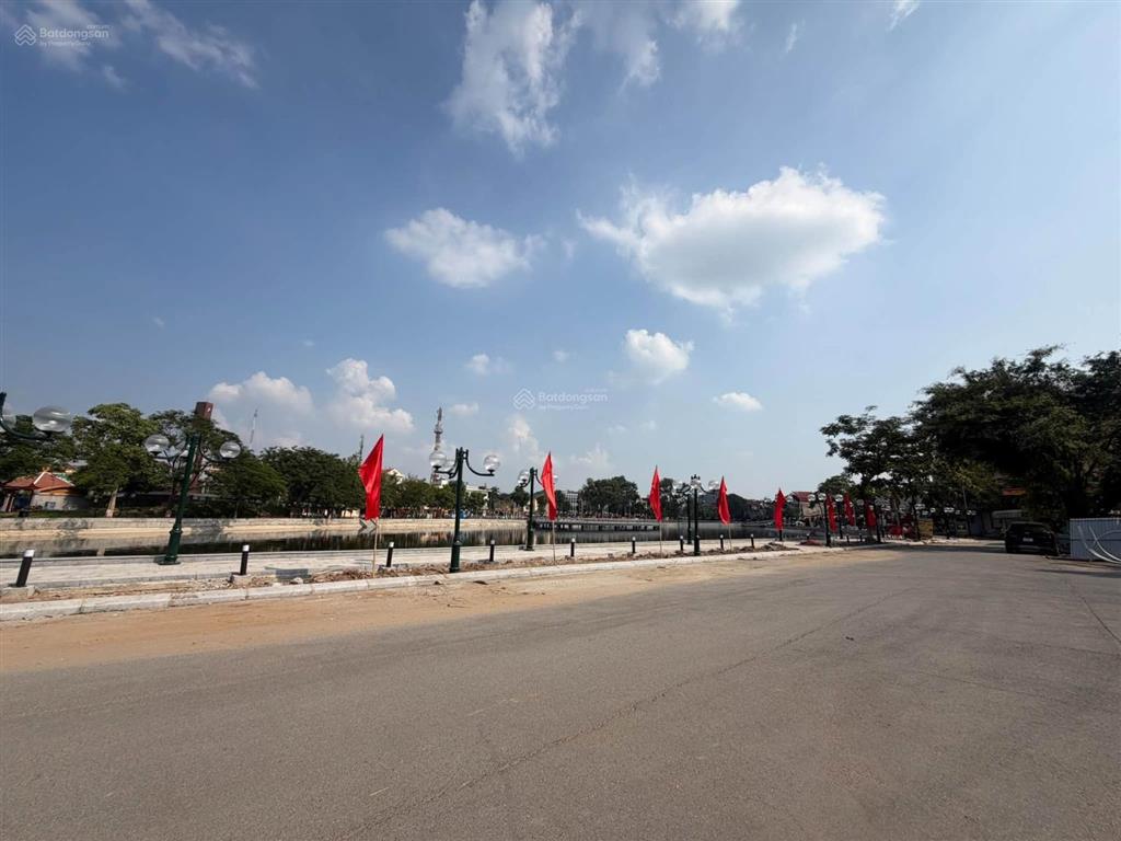 Bán lô góc 3 mặt tiền view hồ thứa, lương tài, bắc ninh  ngay cửa ngõ sân bay gia bình