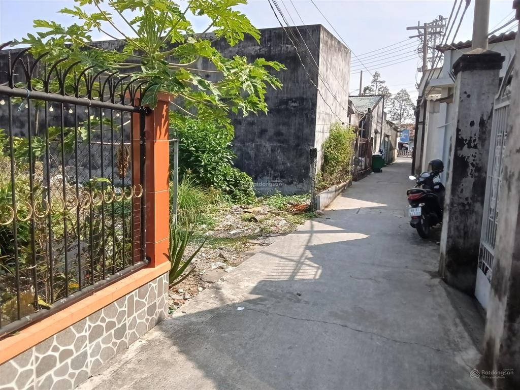Chủ bán lô đất 8 x 25m full thổ, ngay thị trấn cần đước, cách ql 50 tầm 30m, giá 1,7 tỷ tl