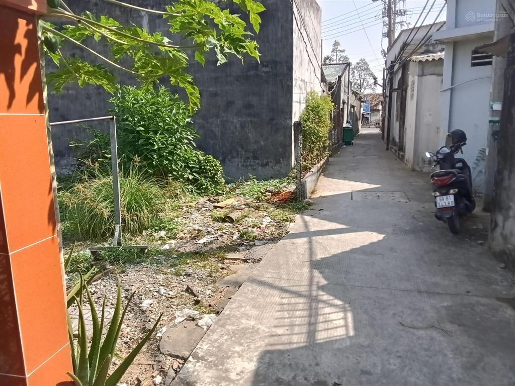 Chủ bán lô đất 8 x 25m full thổ, ngay thị trấn cần đước, cách ql 50 tầm 30m, giá 1,7 tỷ tl