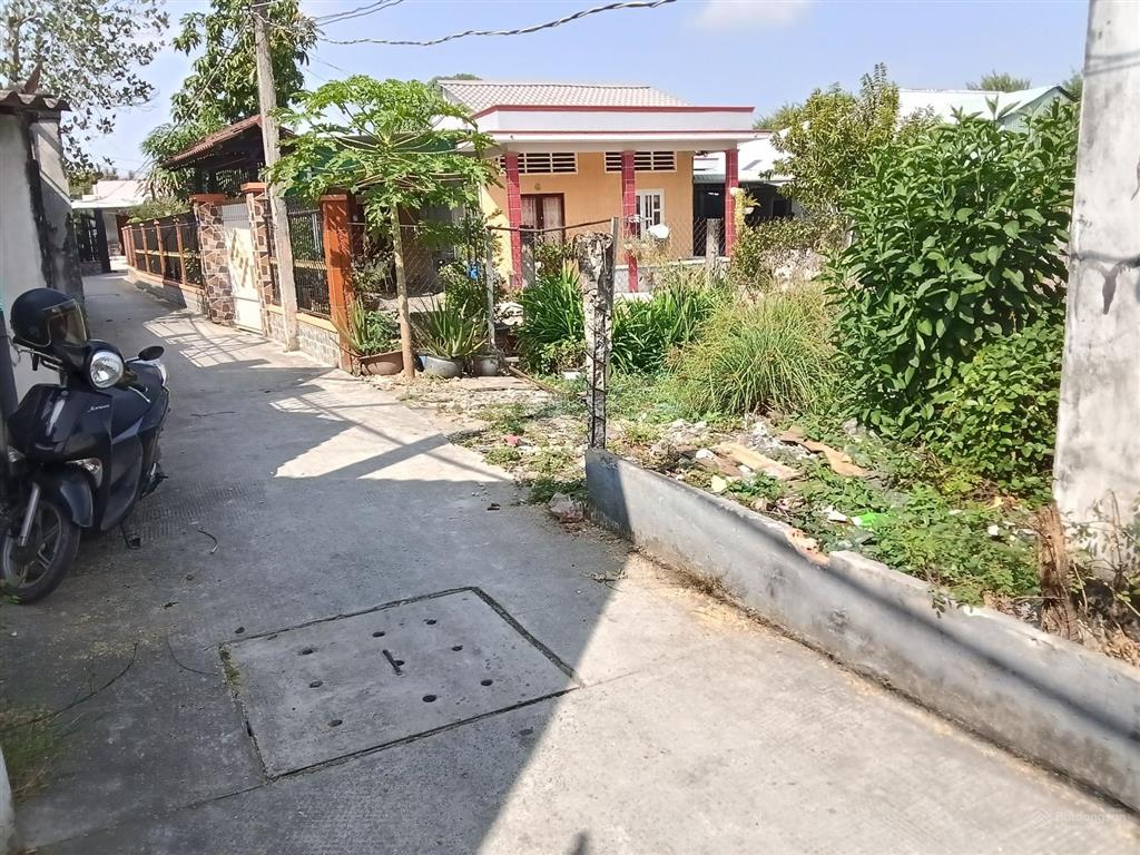 Chủ bán lô đất 8 x 25m full thổ, ngay thị trấn cần đước, cách ql 50 tầm 30m, giá 1,7 tỷ tl