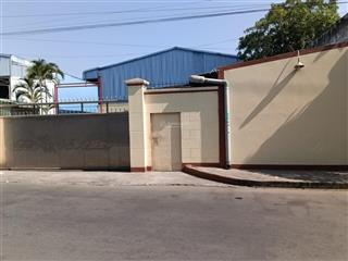 Bán xưởng 1400m2 ( 20 x 67) full skc, giá 18 tỷ , ngoài kcn cách đường tỉnh lộ 10 tầm 300m