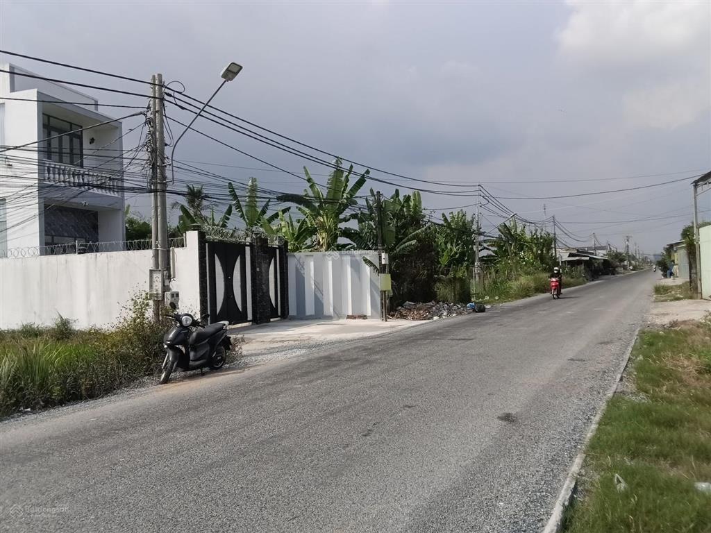 Bán nhà 1 trệt 1 lầu , gốc 2 mặt tiền đường chính, dt đất 6,3 x 30, dt nhà 4,2 x 16, giá 3,1 tỷ tl