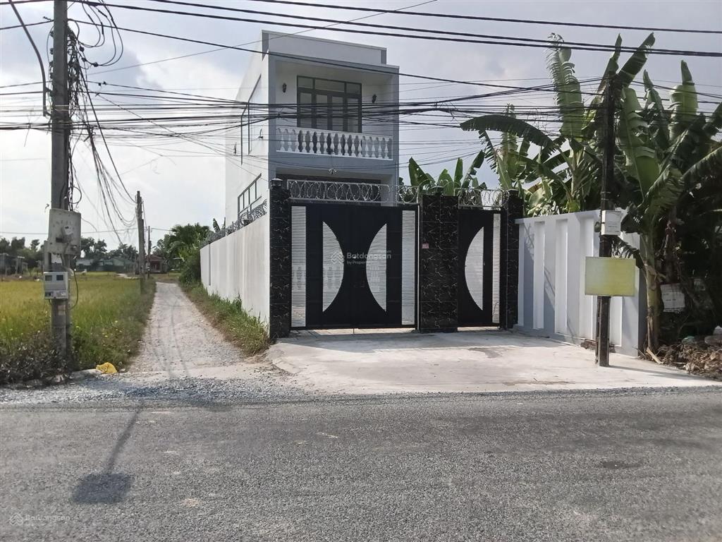 Bán nhà 1 trệt 1 lầu , gốc 2 mặt tiền đường chính, dt đất 6,3 x 30, dt nhà 4,2 x 16, giá 3,1 tỷ tl