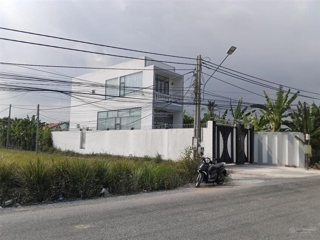 Bán nhà 1 trệt 1 lầu , gốc 2 mặt tiền đường chính, dt đất 6,3 x 30, dt nhà 4,2 x 16, giá 3,1 tỷ tl
