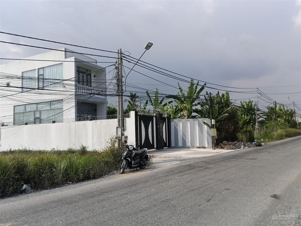Bán nhà 1 trệt 1 lầu , gốc 2 mặt tiền đường chính, dt đất 6,3 x 30, dt nhà 4,2 x 16, giá 3,1 tỷ tl