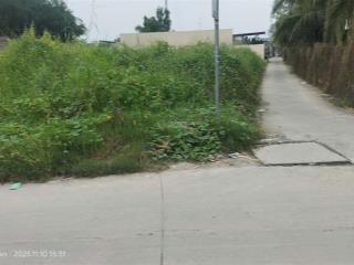 Bán lô đất gốc 2 mặt tiền đường đan xe công chạy, dt 840m2 (23 x 34) full thổ cư, cách ql 1a 300m