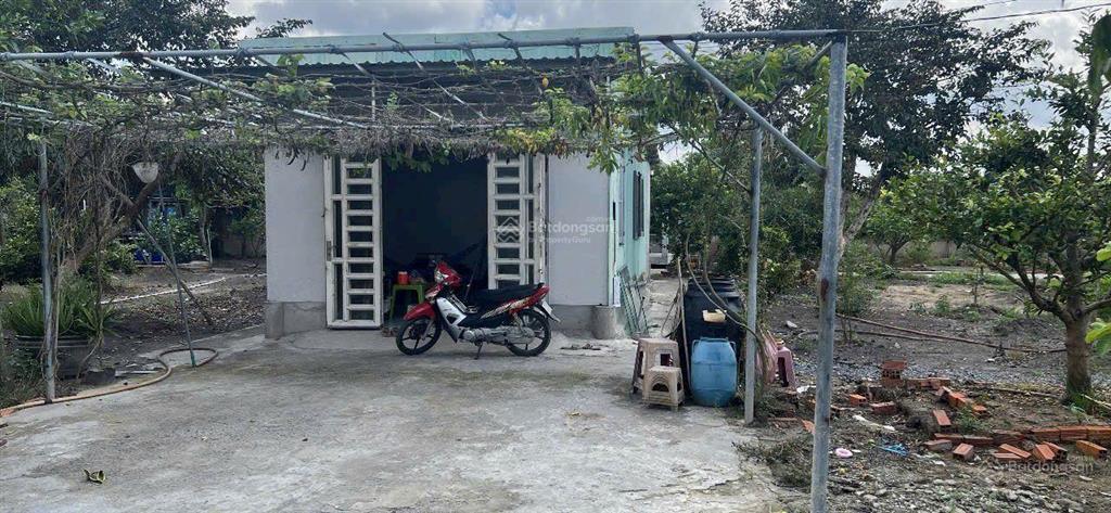 Bán nhà vườn 1500m2 (40x40), trên đất có nhà, có vườn trái cây, có ao cá, giá 3,9 tỷ tl