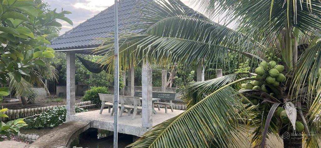 Bán nhà vườn 1500m2 (40x40), trên đất có nhà, có vườn trái cây, có ao cá, giá 3,9 tỷ tl