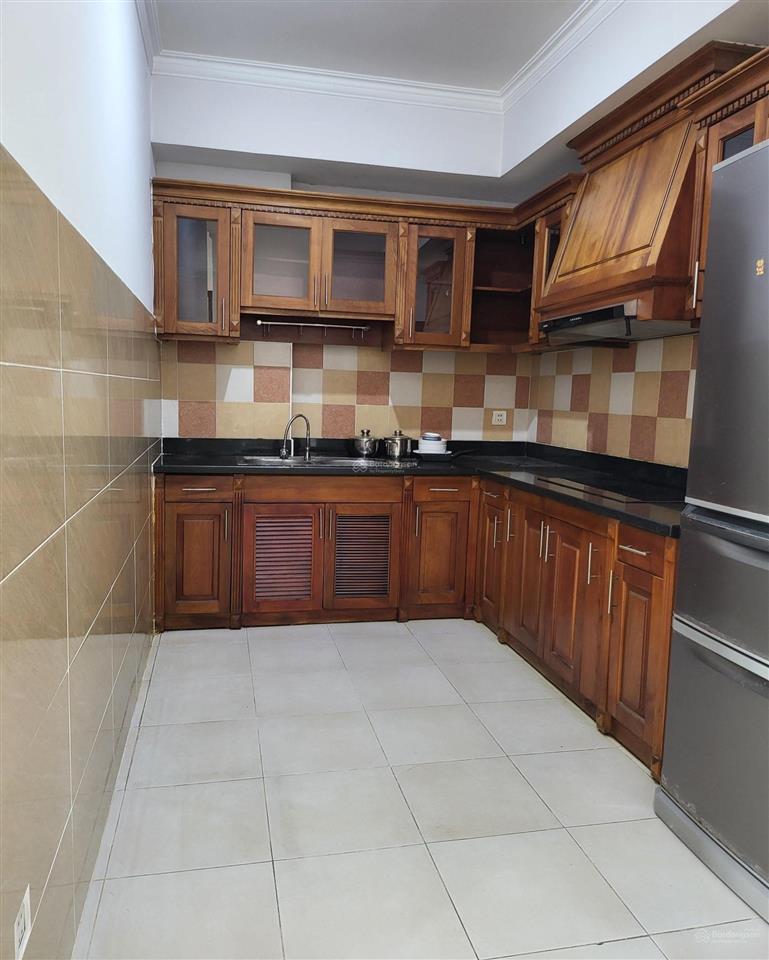 Căn hộ 100m2 3 phòng ngủ. căn góc  view đẹp. shr. cách ga t3 sân bay tsn 3km
