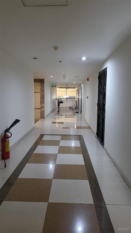 Căn hộ 100m2 3 phòng ngủ. căn góc  view đẹp. shr. cách ga t3 sân bay tsn 3km