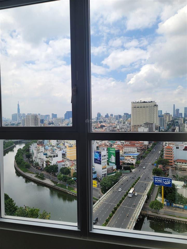 Bán gấp ch 3pn, 3wc, 152m2 tại the prince residence, 15.5 tỷ, có sổ hồng, tặng nt,  0919 335 ***