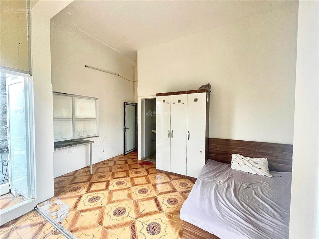 Phòng ban công thoáng 119 cổ nhuế 3tr2