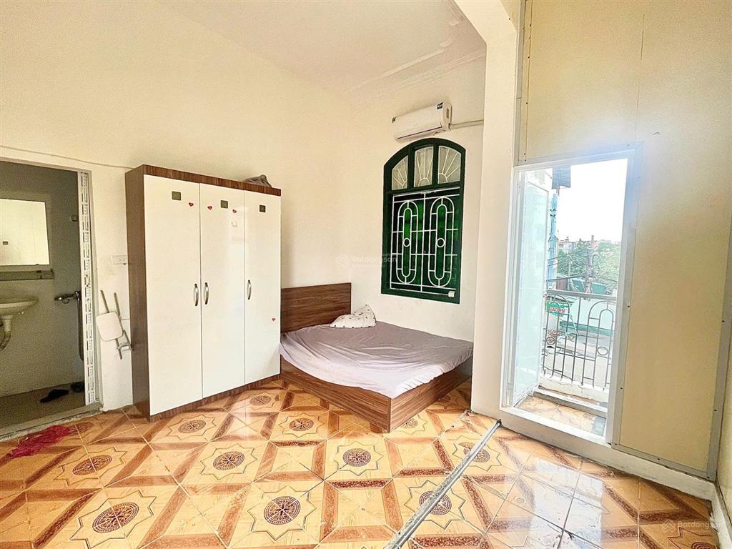 Phòng ban công thoáng 119 cổ nhuế 3tr2