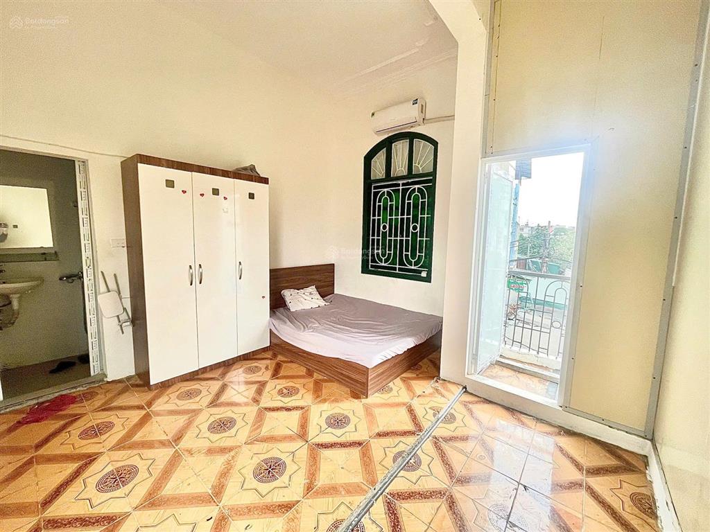 Phòng ban công thoáng 119 cổ nhuế 3tr2