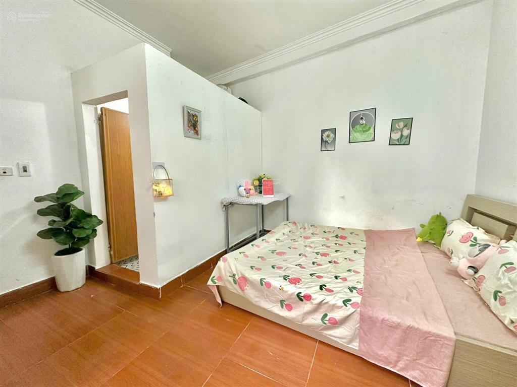 Phòng đủ đồ cửa sổ thoáng 402 mỹ đình