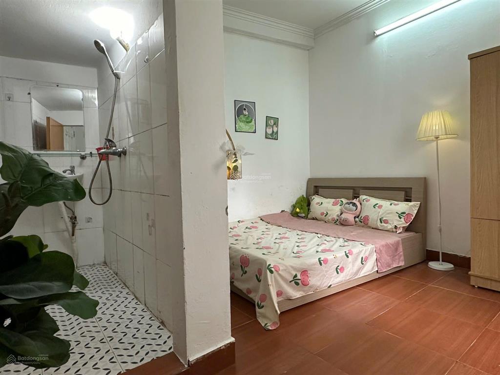 Phòng đủ đồ cửa sổ thoáng 402 mỹ đình