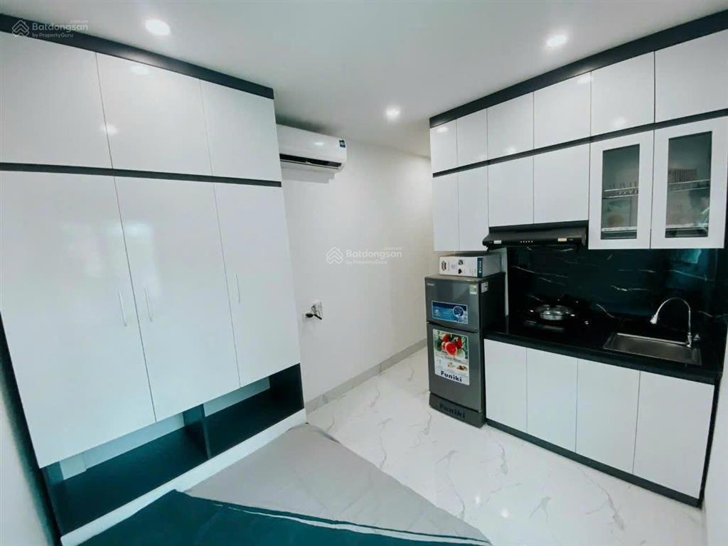 Phòng đủ đồ cửa sổ thoáng 12 chính kinh 4tr