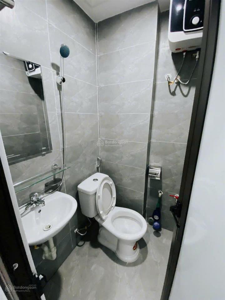 Phòng đủ đồ cửa sổ thoáng 12 chính kinh 4tr