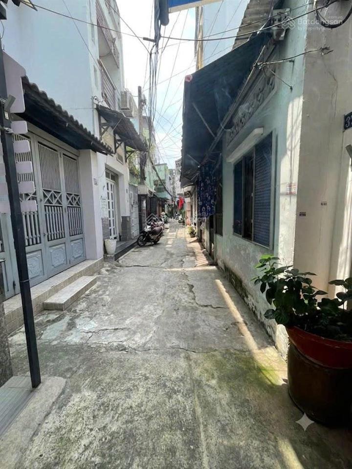 Gia đình cần bán nhà 37/27 ngô tất tố, bình thạnh cũ gần chợ thị nghè.