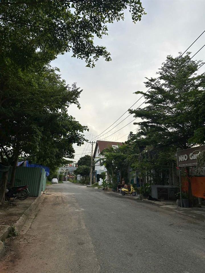 Đất mặt đường lớn 8m bưng ông thoàn