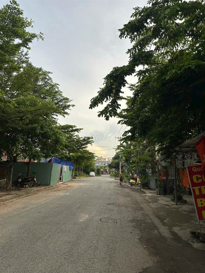 Đất mặt đường lớn 8m bưng ông thoàn
