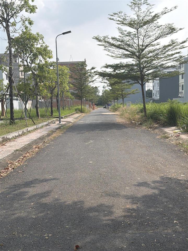 Bán đất kdc 1181 lê văn lương 90m2  0939 500 ***