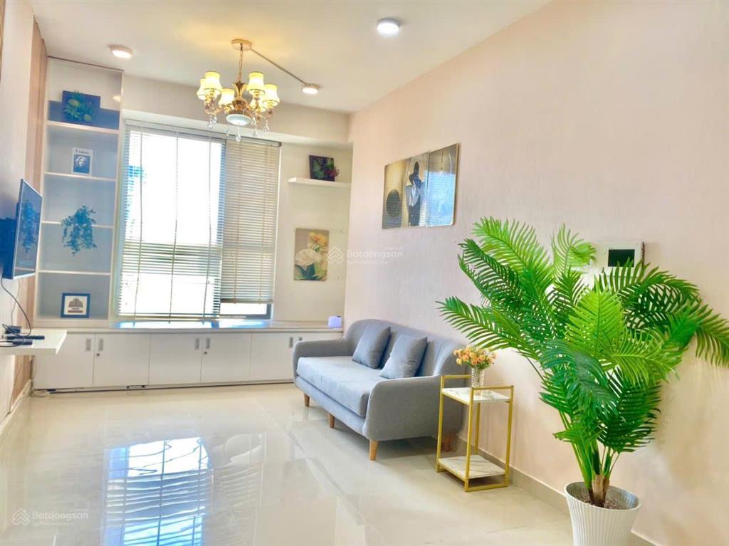 Bán nhanh tresor căn 1pn 50m2 (officetel) giá bán 5tỷ5  sẵn hđ thuê dài hạn  alo hoàng 0901 995 ***