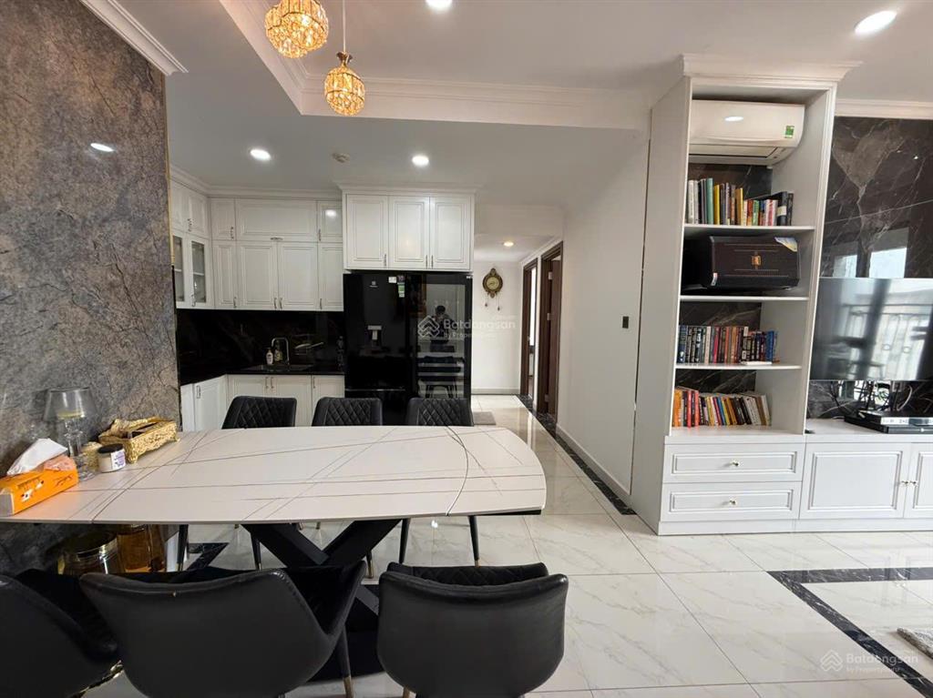 Bán căn hộ saigon royal 2pn 2wc giá 9 tỷ giá tốt view nội khu   0901 995 ***