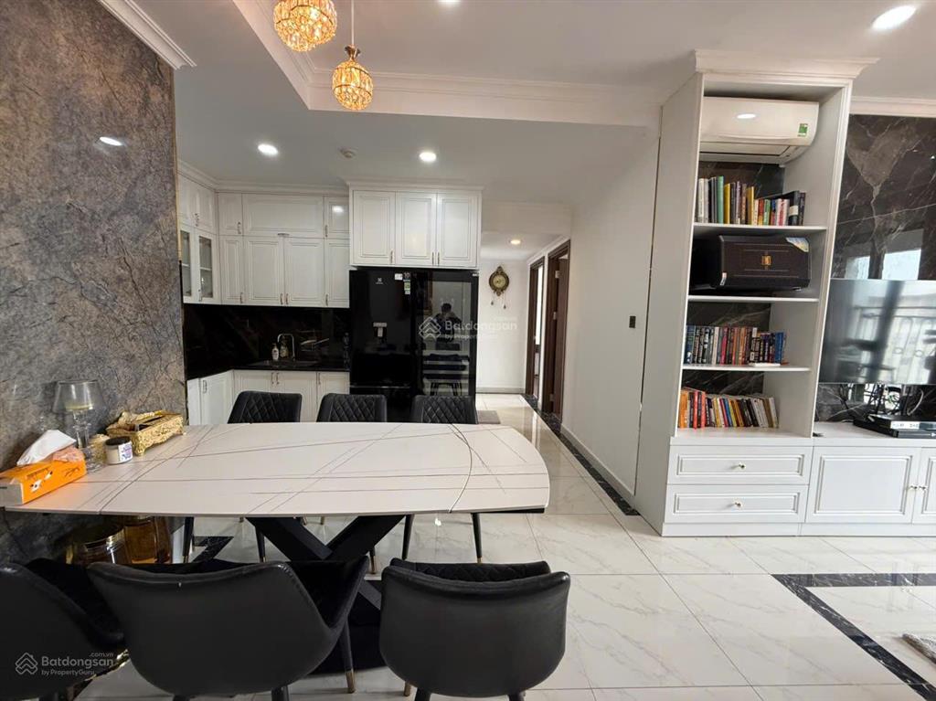 Bán căn hộ saigon royal 2pn 2wc giá 9 tỷ giá tốt view nội khu   0901 995 ***