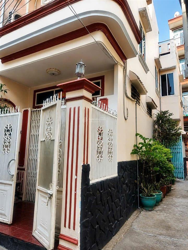 Nhà chính chủ 20 năm chưa qua đầu tư  lô góc, nở hậu  cách mặt tiền 20m