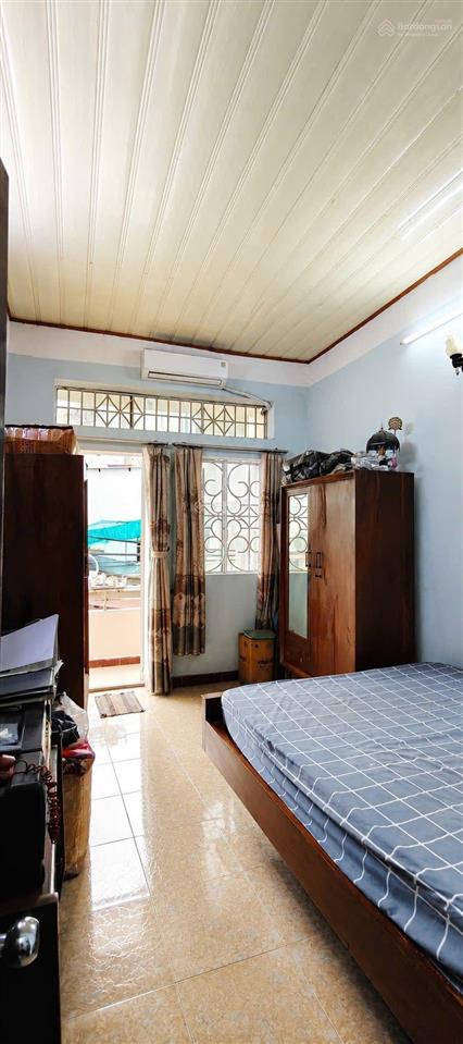 Nhà chính chủ 20 năm chưa qua đầu tư  lô góc, nở hậu  cách mặt tiền 20m