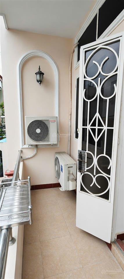 Nhà chính chủ 20 năm chưa qua đầu tư  lô góc, nở hậu  cách mặt tiền 20m
