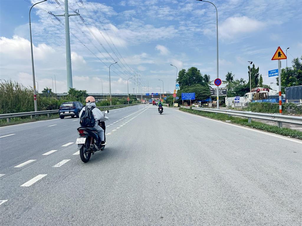 342m2 full thổ ngang 11m, đường võ chí công vào 30m giá bán 77tr/m2