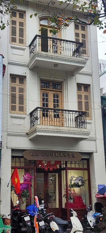 Chính chủ cho thuê nhà mặt phố văn miếu. 130 m2 x 3 tầng. mt 6m. 90 triệu/tháng