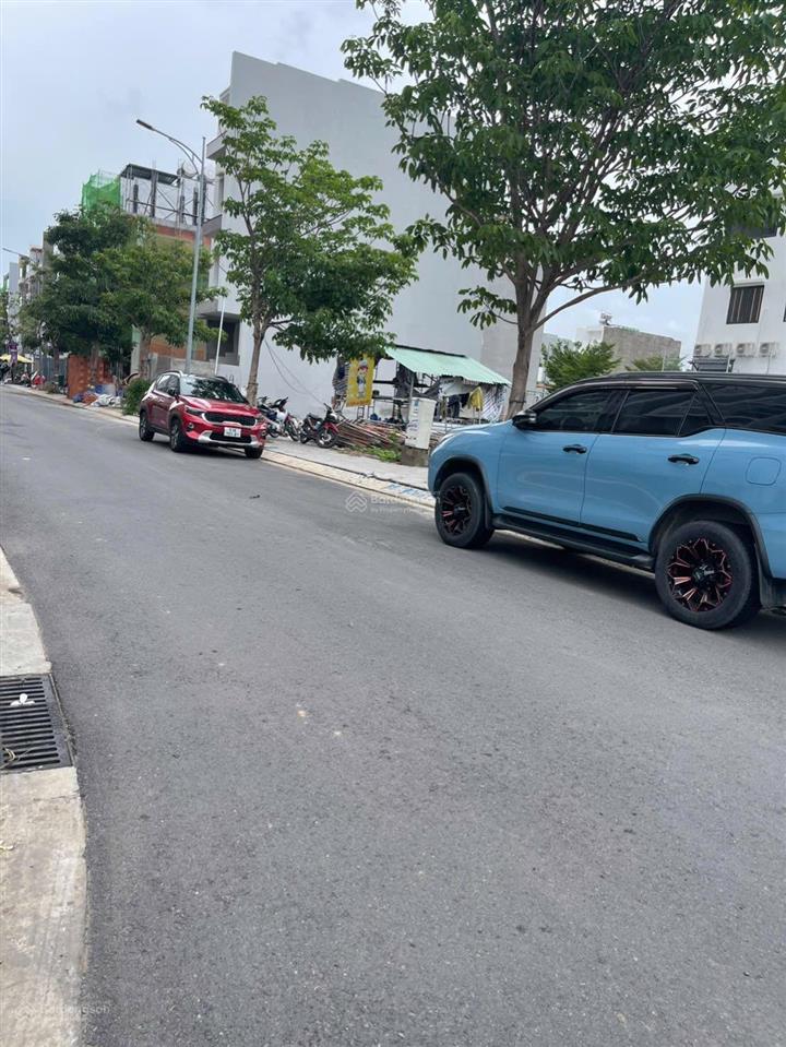 Đất đẹp đường đào trí. phú thuận , viêu công viên 92m2 giá 8 tỷ