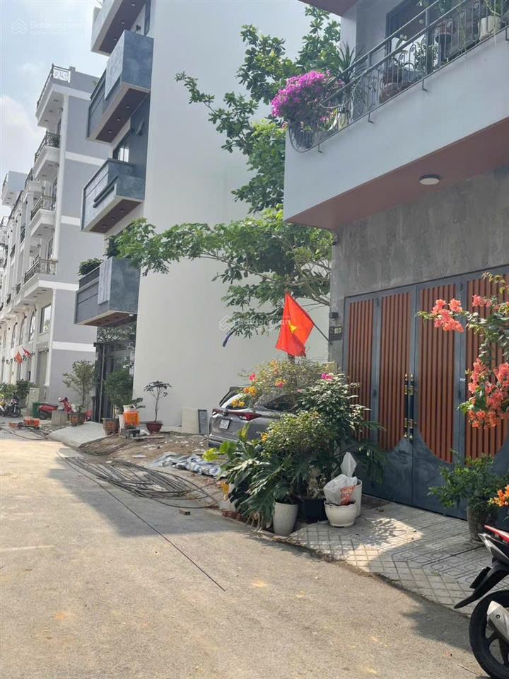 Đất đường hoàng quốc việt 5x12.2=61m2 giá 7.48 tỷ đường 8m sổ đẹp