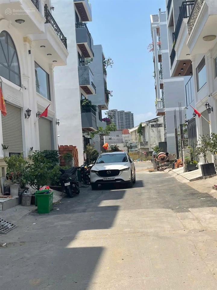 Đất đường hoàng quốc việt 5x12.2=61m2 giá 7.48 tỷ đường 8m sổ đẹp