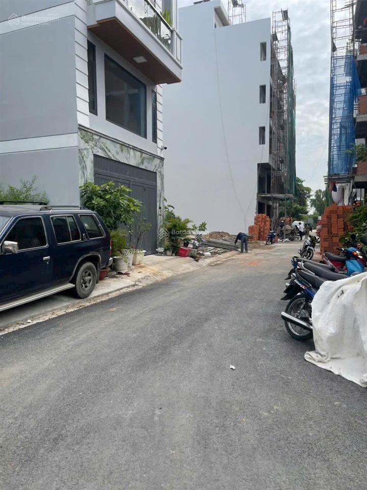 Đất đường hoàng quốc việt 5x12.2=61m2 giá 7.48 tỷ đường 8m sổ đẹp