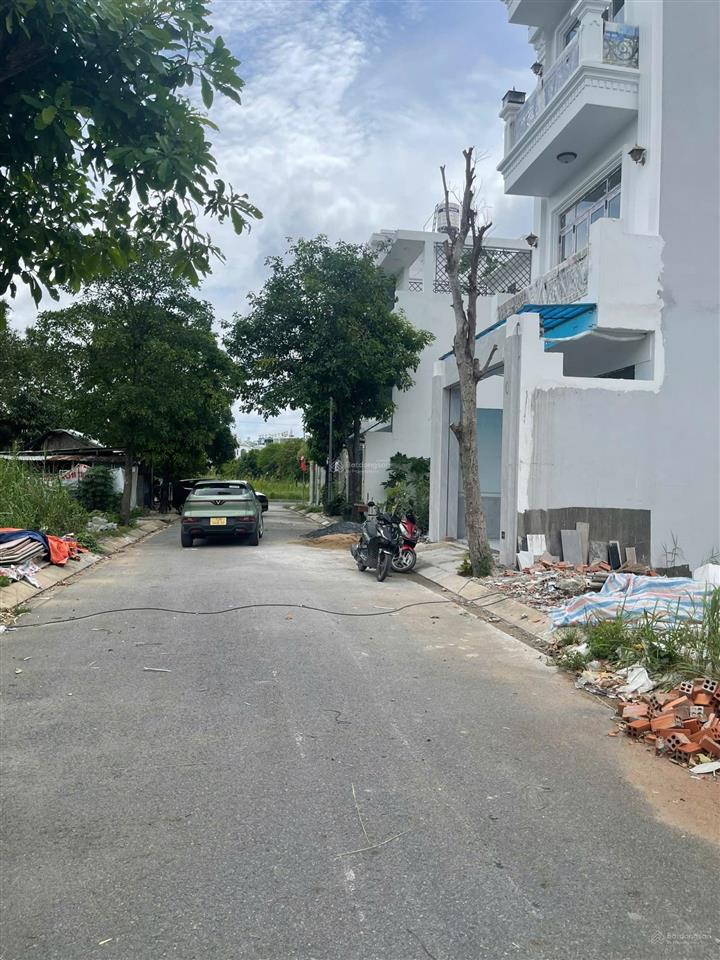 Bề đẹp 5.5 x 18 = 99m2 giá 5.7 tỷ, đất sổ riêng đường huỳnh tấn phát