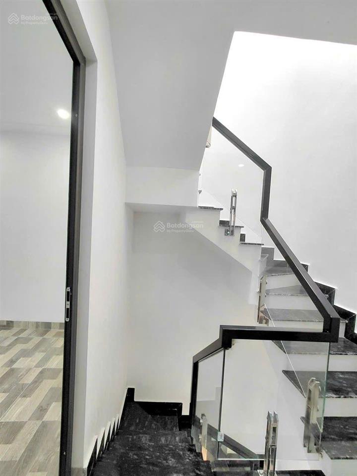 Nhà xây mới 3 tầng, lô góc thoáng, dọn về ở ngay ngõ 229 miếu hai xã  lê chân  hải phòng
2ty450