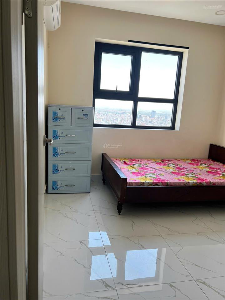 Cho thuê căn chung cư hh lạch tray toà hh1
dt 62m 2n 2vs full đồ 2
2 điều hòa .2 bình nóng lạnh.